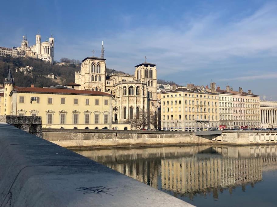 Appartement Elegant 45 M2 6 + Garage. Idealement Situe Lyon