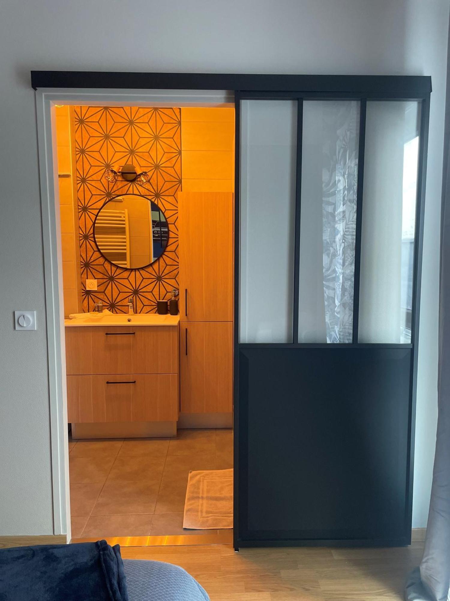 Appartement Elegant 45 M2 6 + Garage. Idealement Situe